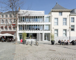 Rénovation d’un bâtiment industriel en bureaux et espace créatif